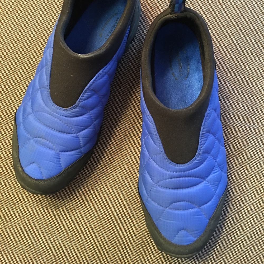 Merrell Quilted Moccasin in Blue/Black, 8.5.
